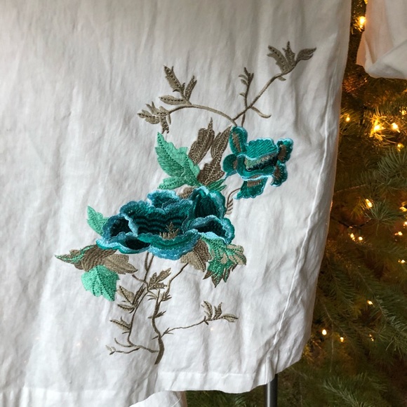 Chico’s beautiful embroidered linen long kimono - Picture 4 of 8